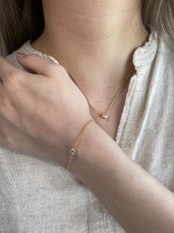 Round bezel bracelet