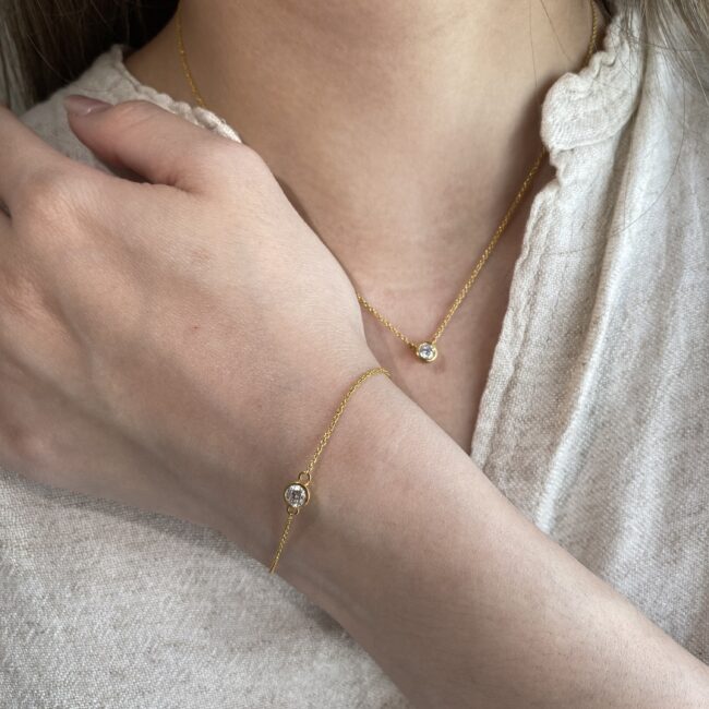 Round bezel bracelet