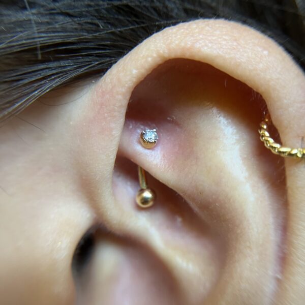 Round brilliant rook barbell
