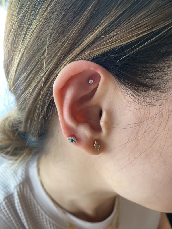 Round brilliant rook barbell