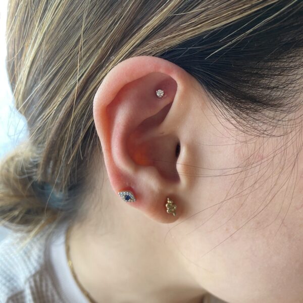 Round brilliant rook barbell